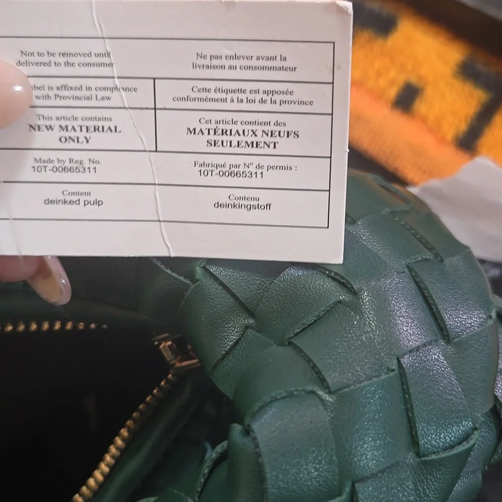 Macy's NWT  Green Hand tote with auth Bottega Veneta Pins - Picture 12 of 12
